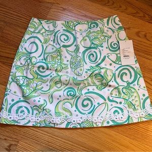 Lilly Pulitzer green and white skirt in schools out print size 8